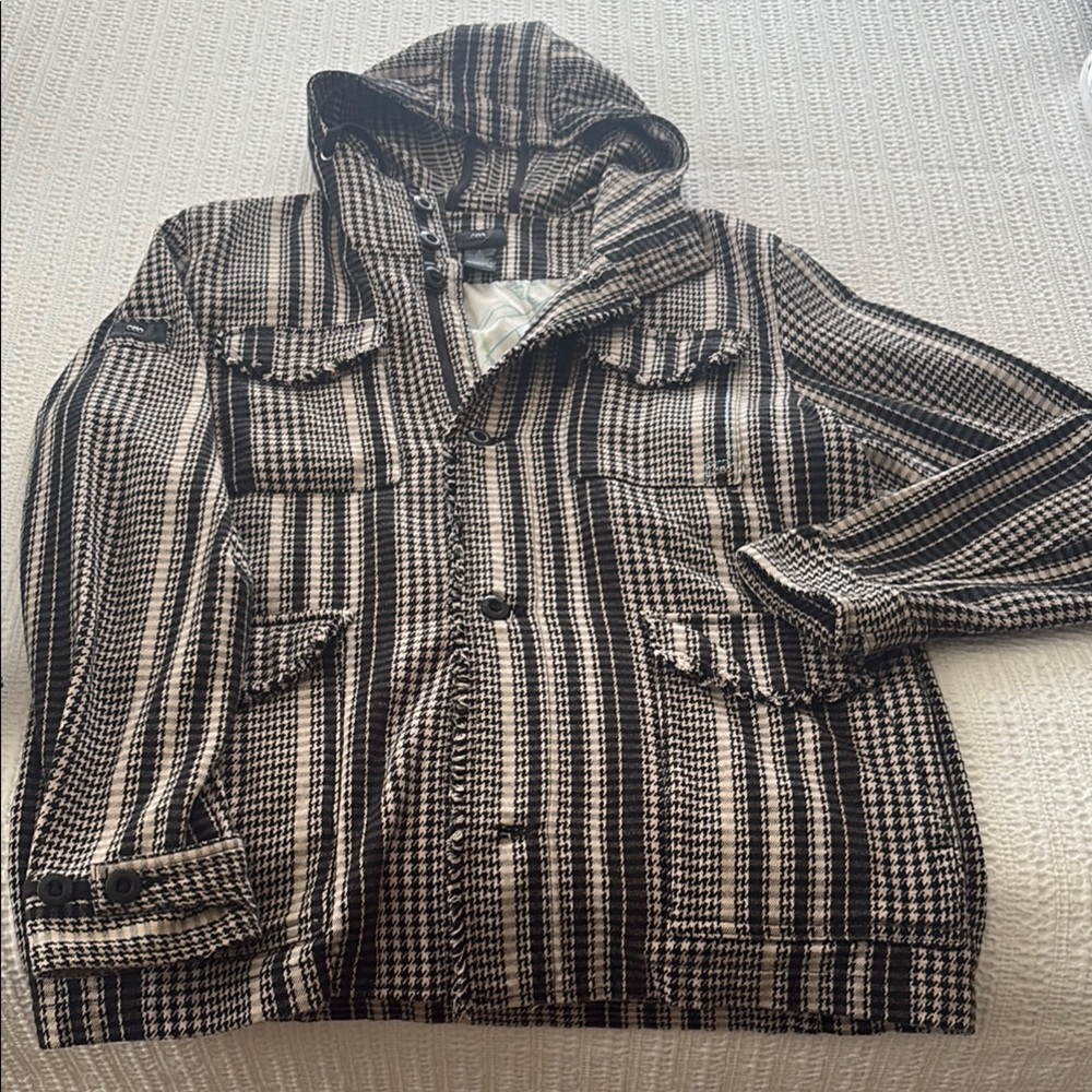 686 Men's Black and Cream Striped Jacket